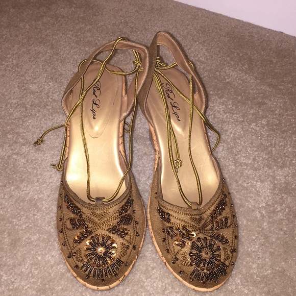 Red Lips Wedge Toe Heels - Picture 2 of 8